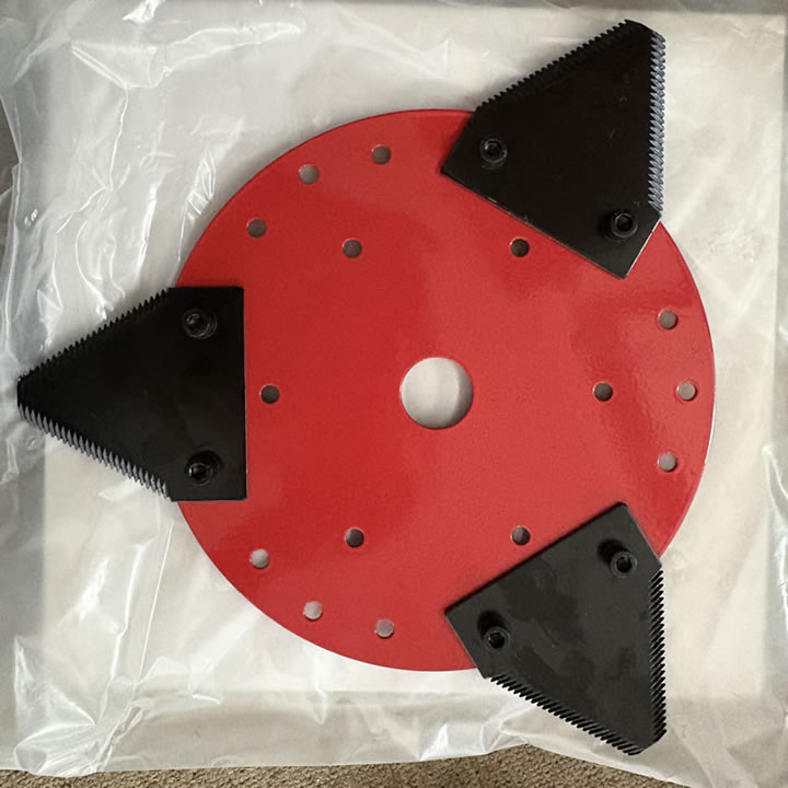 Red 3-teeth disc lawn mower blade